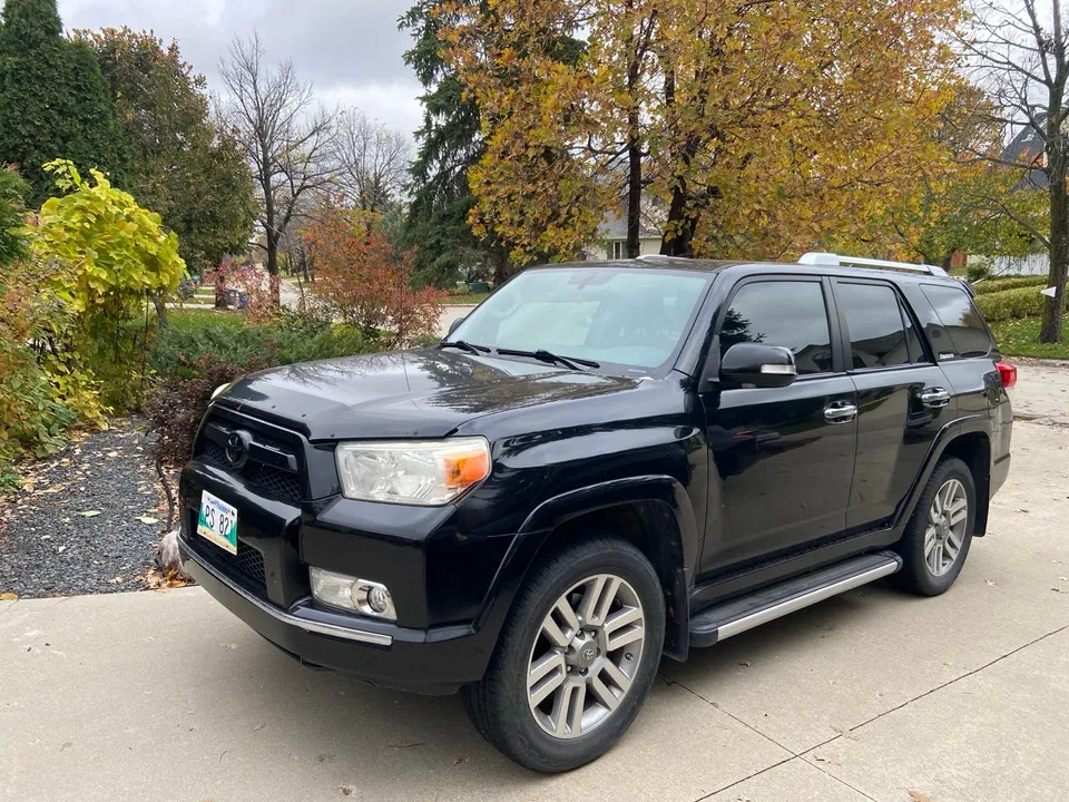 Toyota 4Runner 2011 photo 2