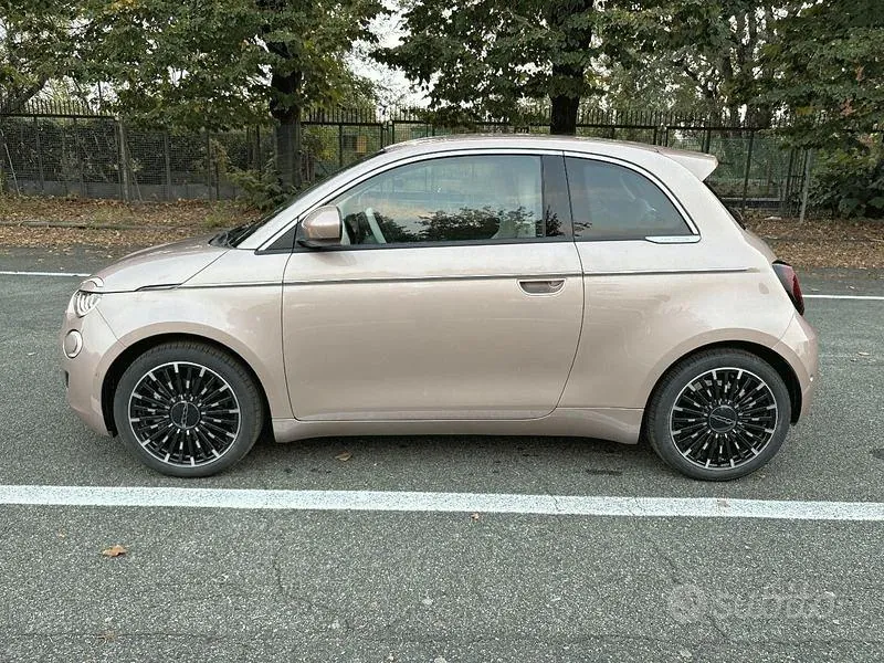 Fiat 500 Elettrica La Prima 2025 photo 2