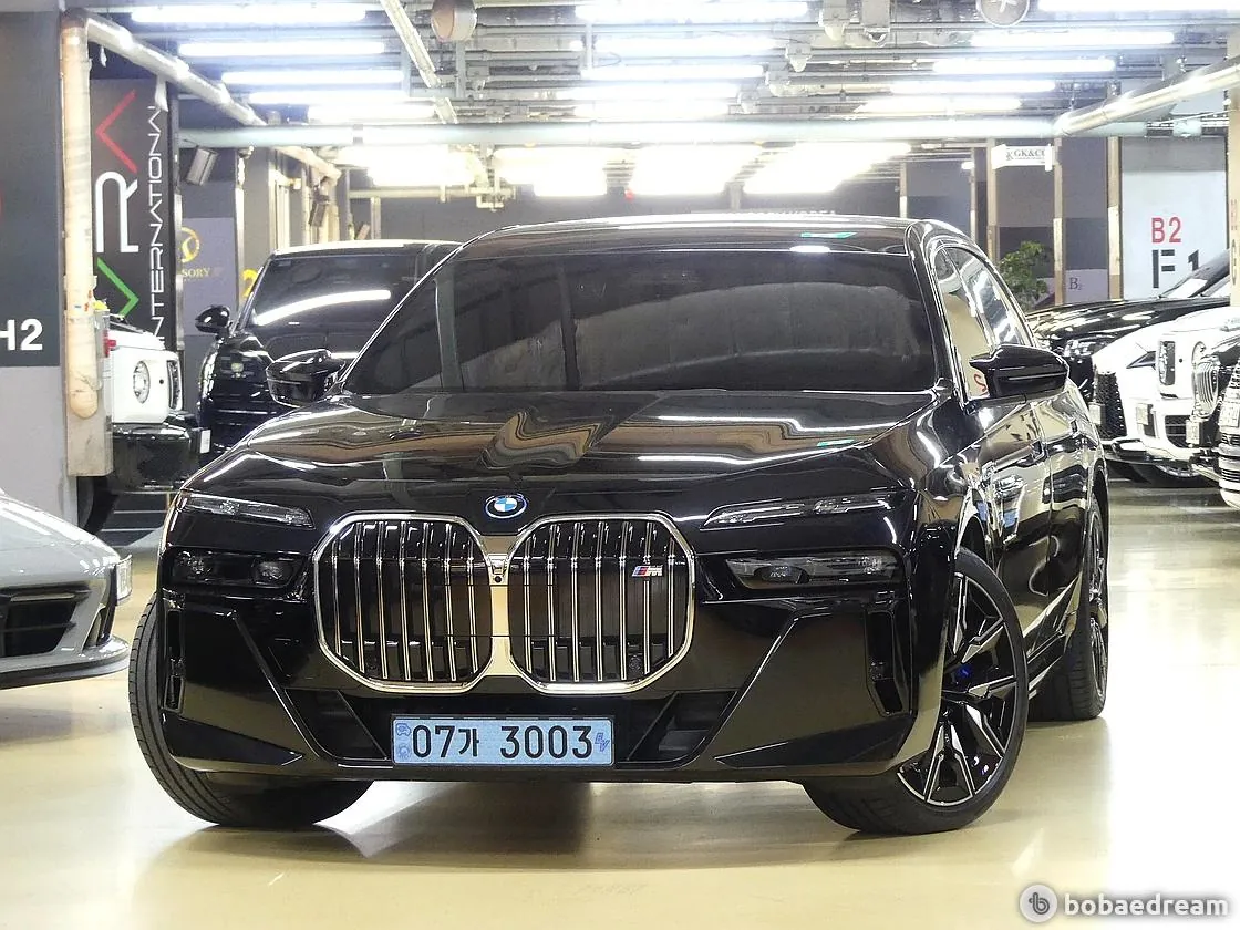 BMW I7