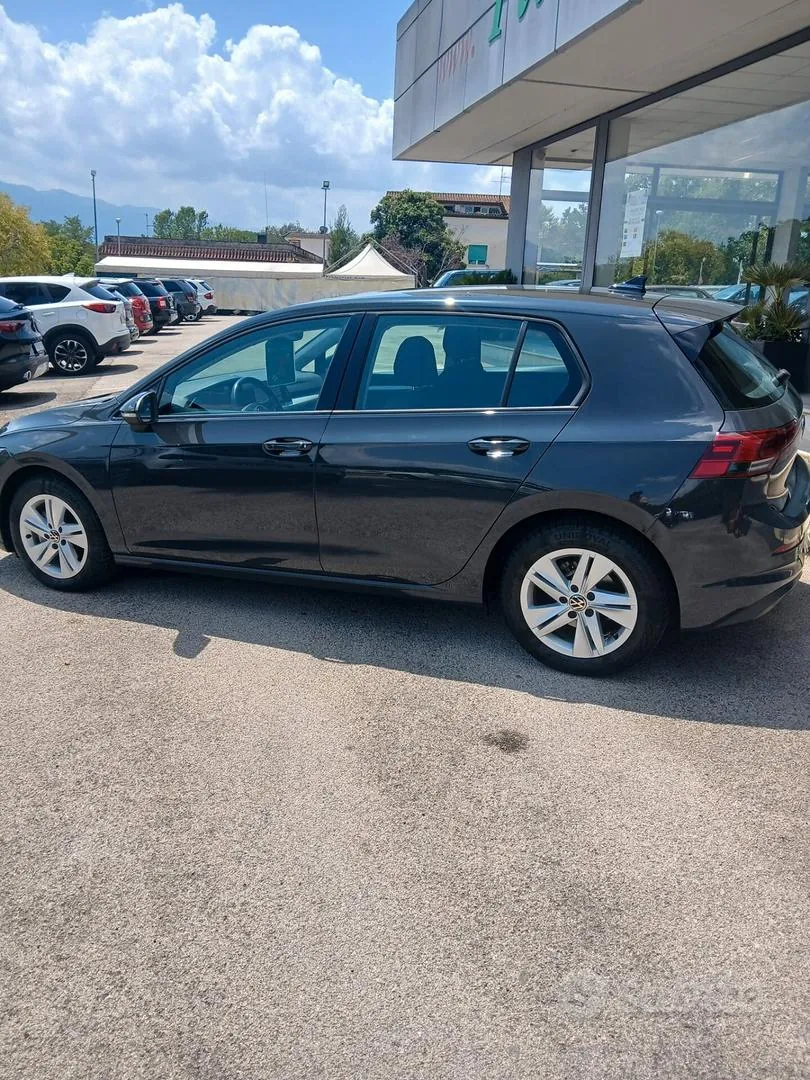 Volkswagen Golf 2022 photo 2