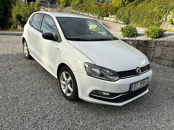 Volkswagen Polo 2015 photo 2