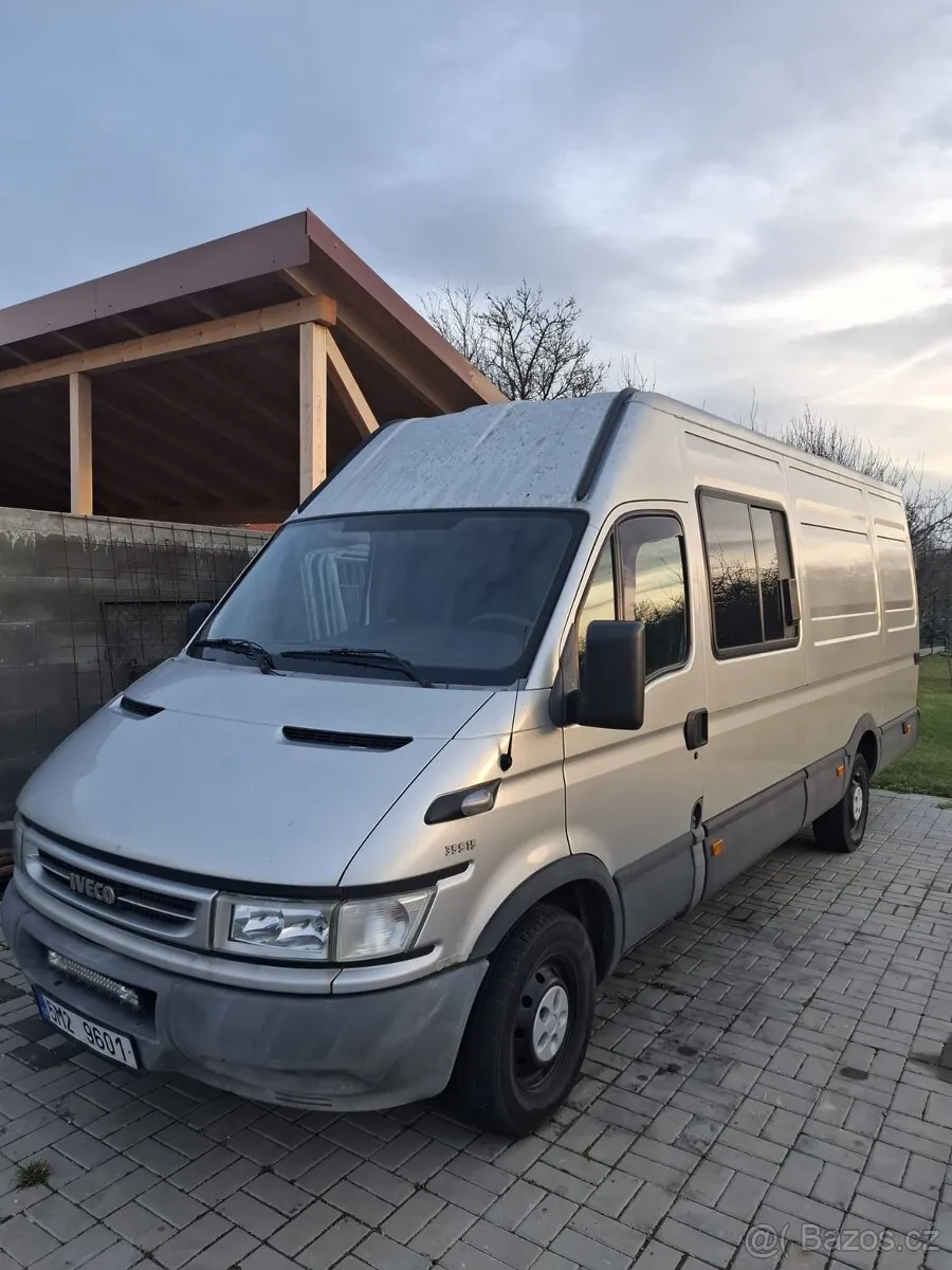 Iveco Daily 2005 photo 2