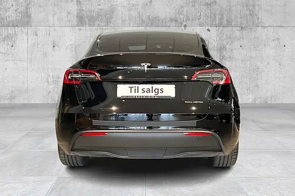 Tesla Model Y 2025 photo 5