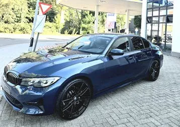 BMW 3 Series 2022 photo 2