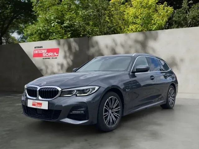 BMW 3 Series 2022 photo 2