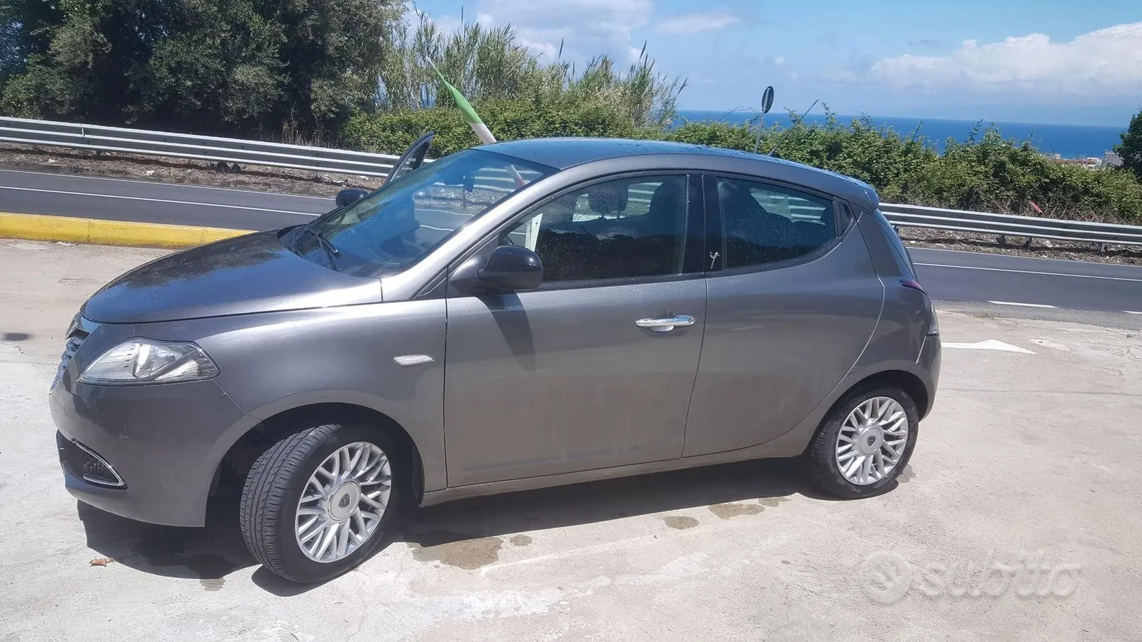 Lancia Ypsilon 2014 photo 2