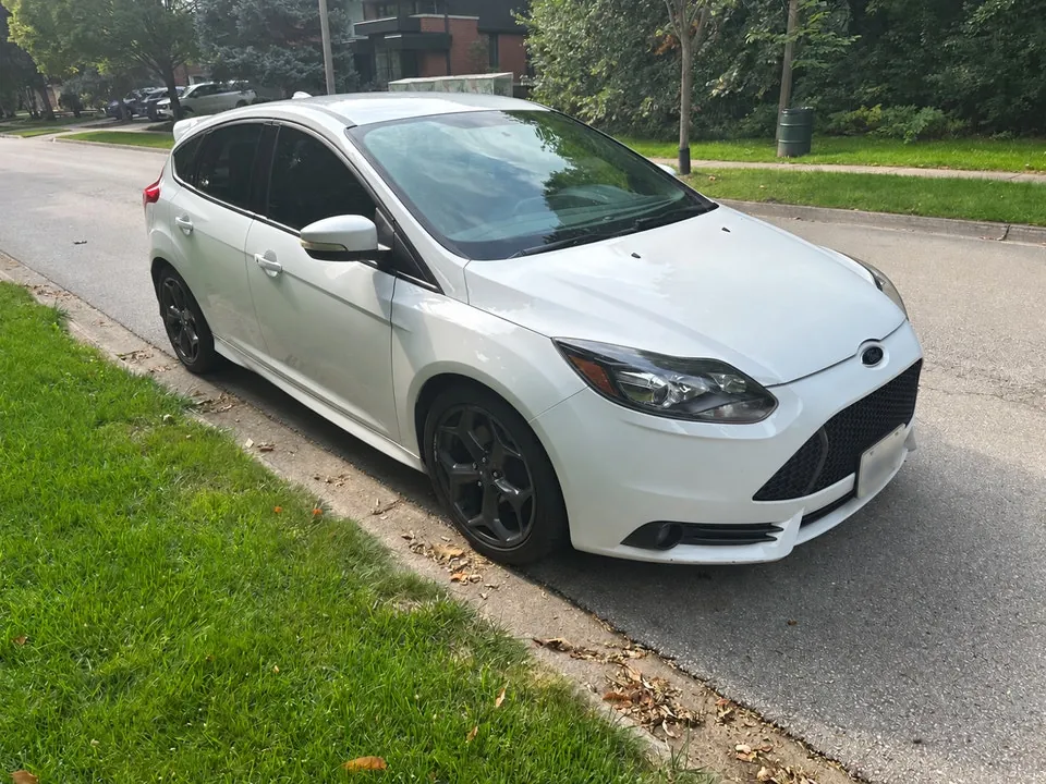 Ford Focus St 2014 photo 2
