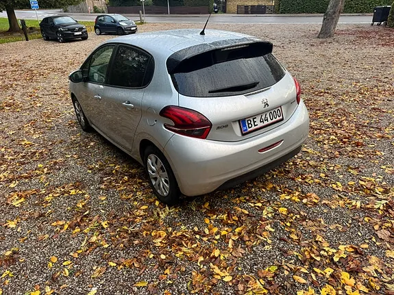 Peugeot 208 2016 photo 2