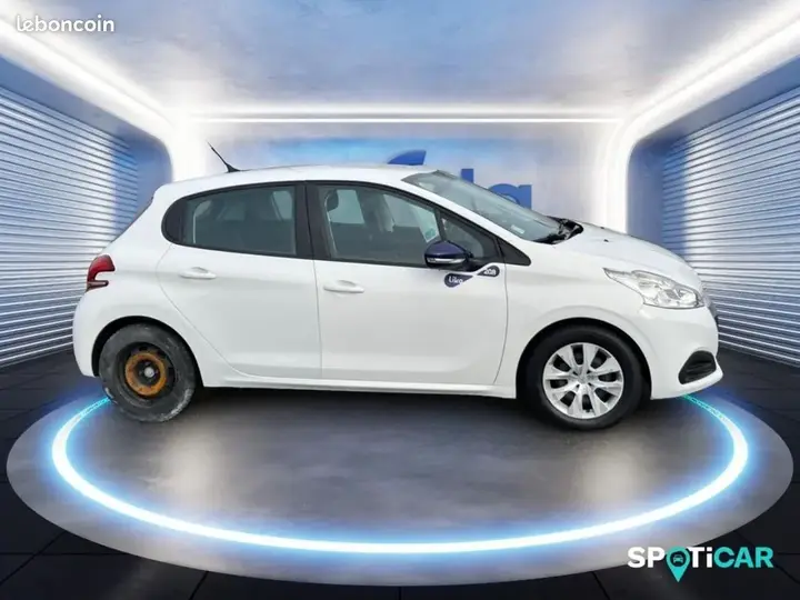 Peugeot 208 2019 photo 4