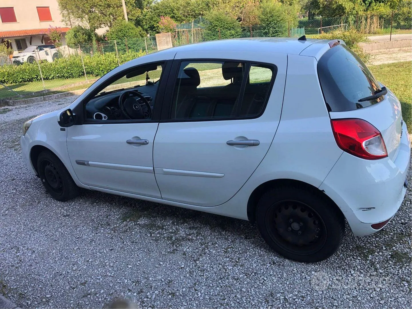 Renault Clio 2012 photo 2