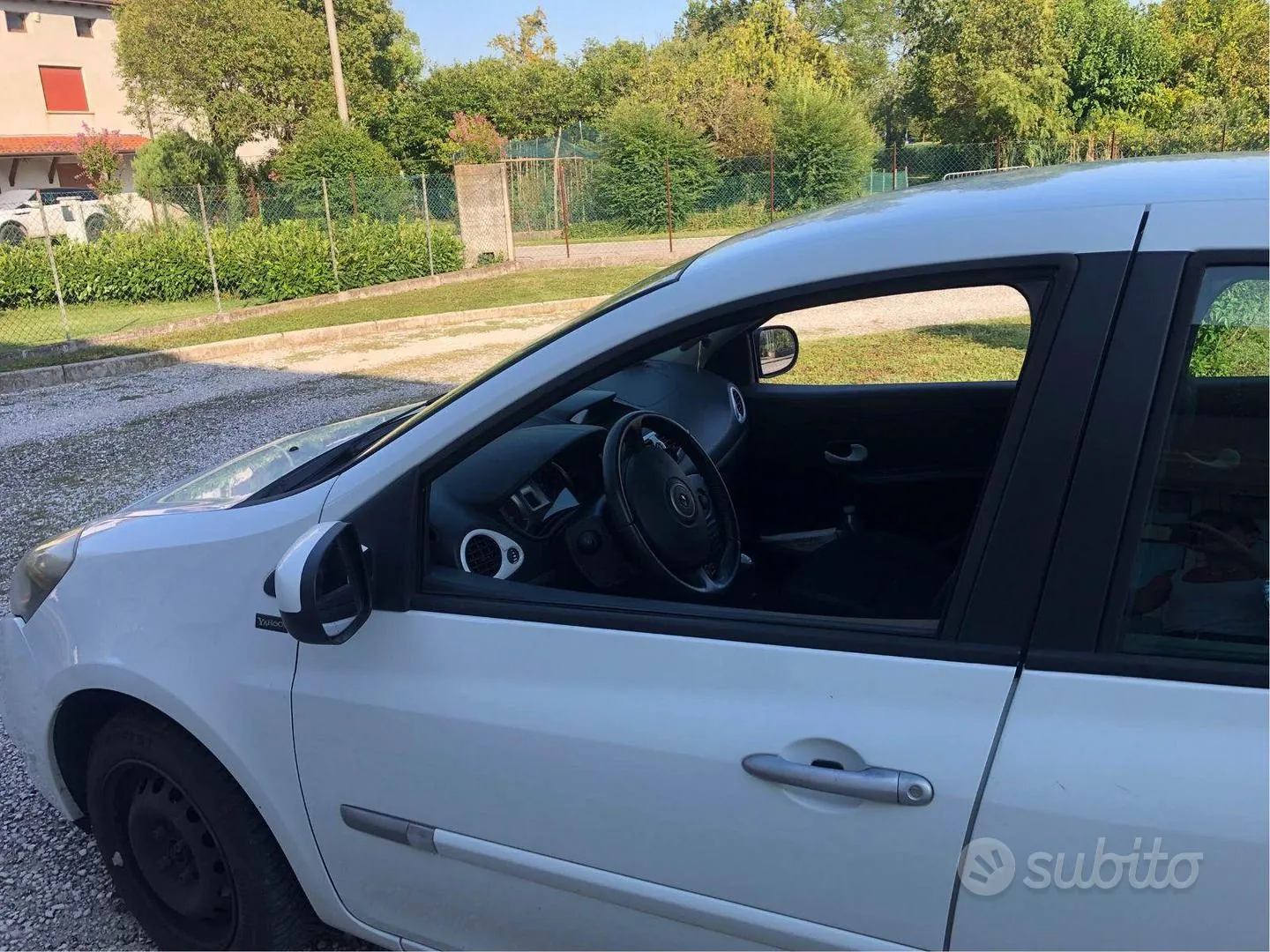 Renault Clio 2012 photo 3