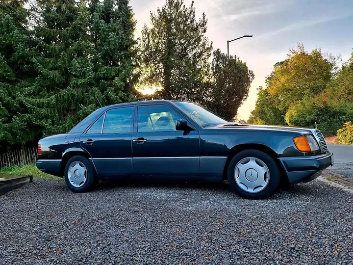 Mercedes-Benz W124