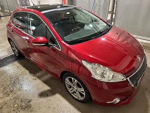 Peugeot 208 2012 photo 3