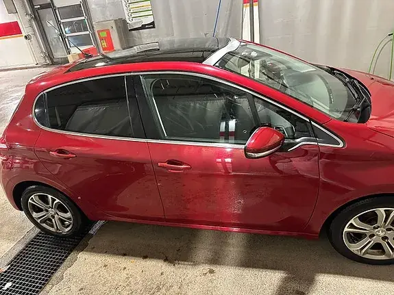 Peugeot 208 2012 photo 4