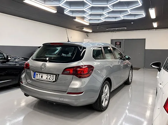 Opel Astra 2012 photo 4