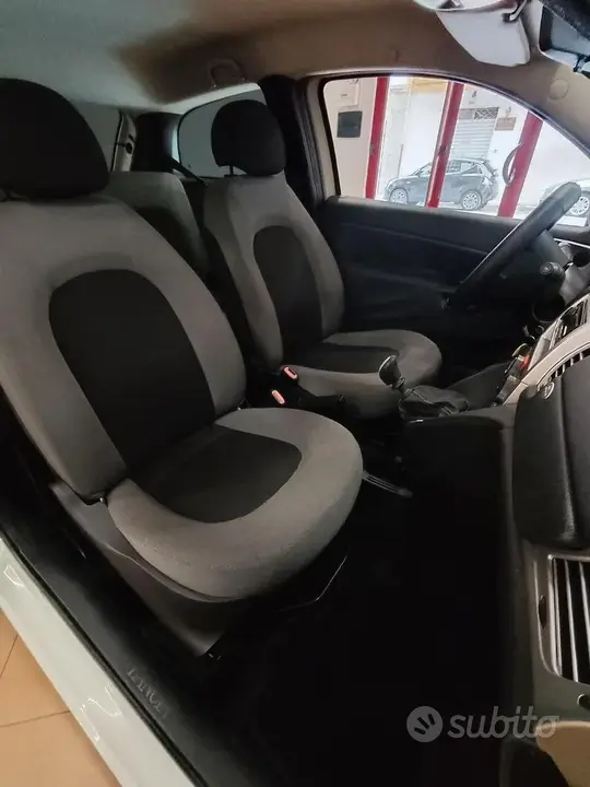 Lancia Ypsilon 2010 photo 5