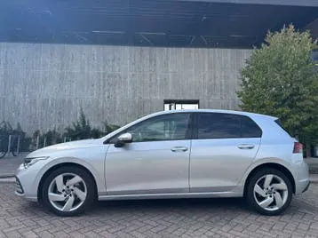 Volkswagen Golf 2023 photo 2