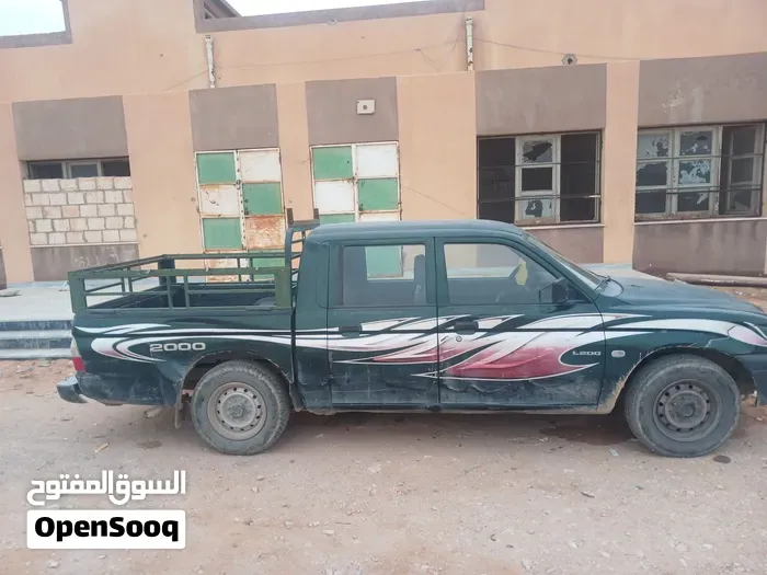 Toyota Hilux 2004 photo 2