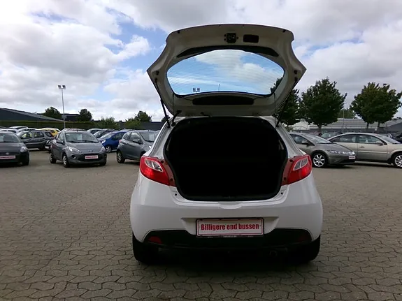 Mazda 2 2014 photo 5