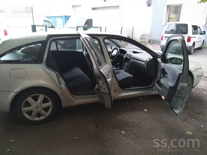 Renault Laguna 2002 photo 4