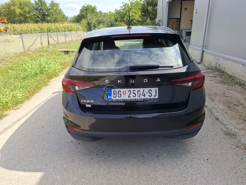 Skoda Fabia 2022 photo 2