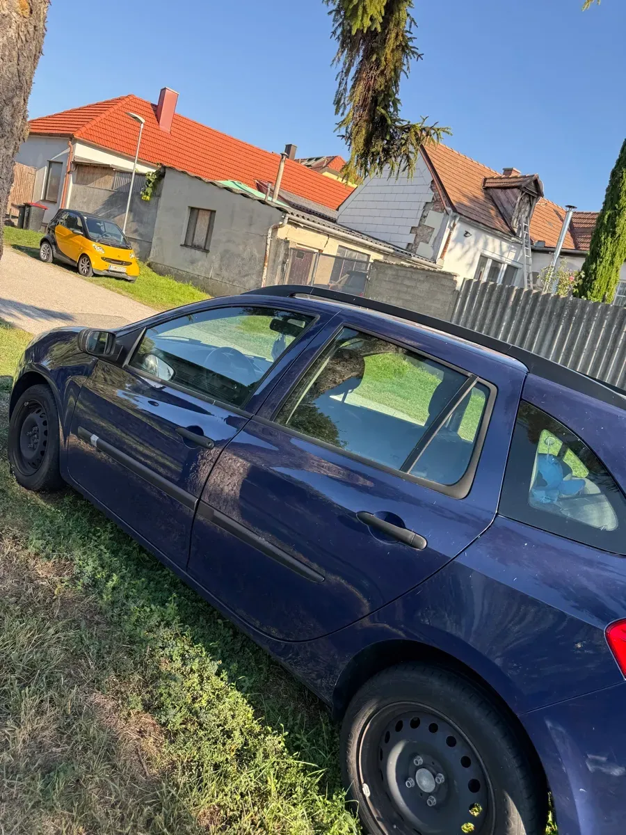Renault Clio 2009 photo 2
