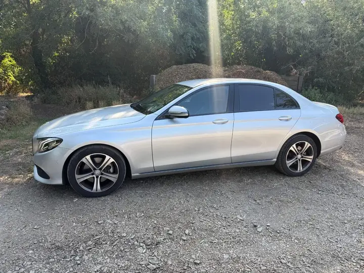 Mercedes-Benz E-Class 2017 photo 3