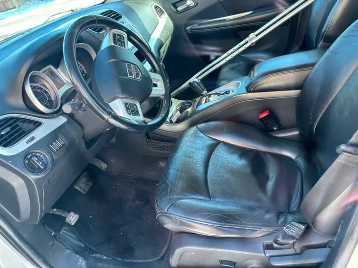 Dodge Journey 2011 photo 4