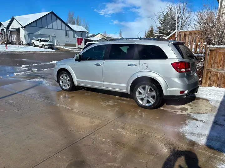 Dodge Journey 2011 photo 2