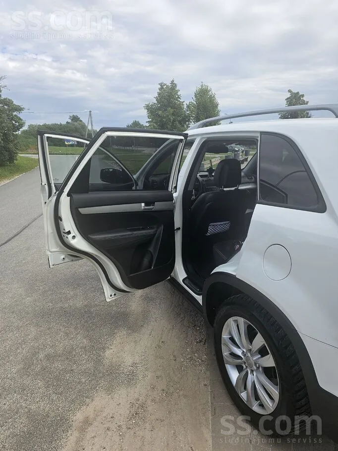 Kia Sorento 2011 photo 2