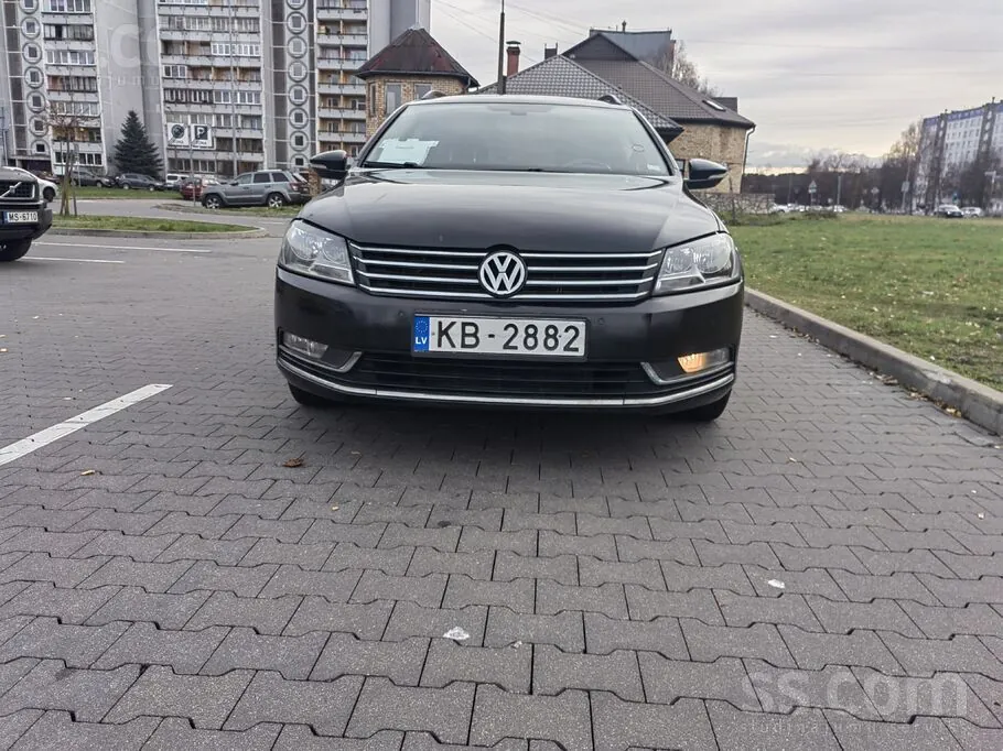 Volkswagen Passat 2011 photo 2