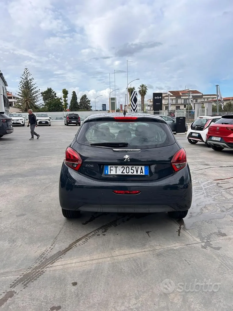 Peugeot 208 2019 photo 3