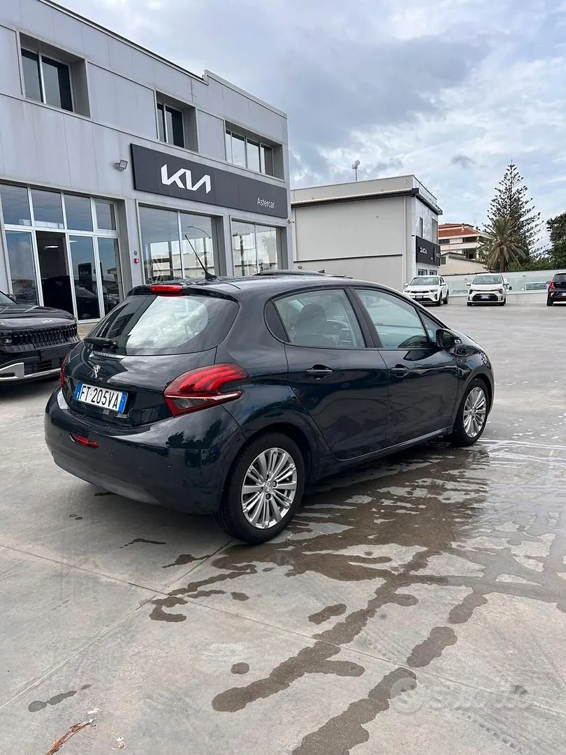 Peugeot 208 2019 photo 4