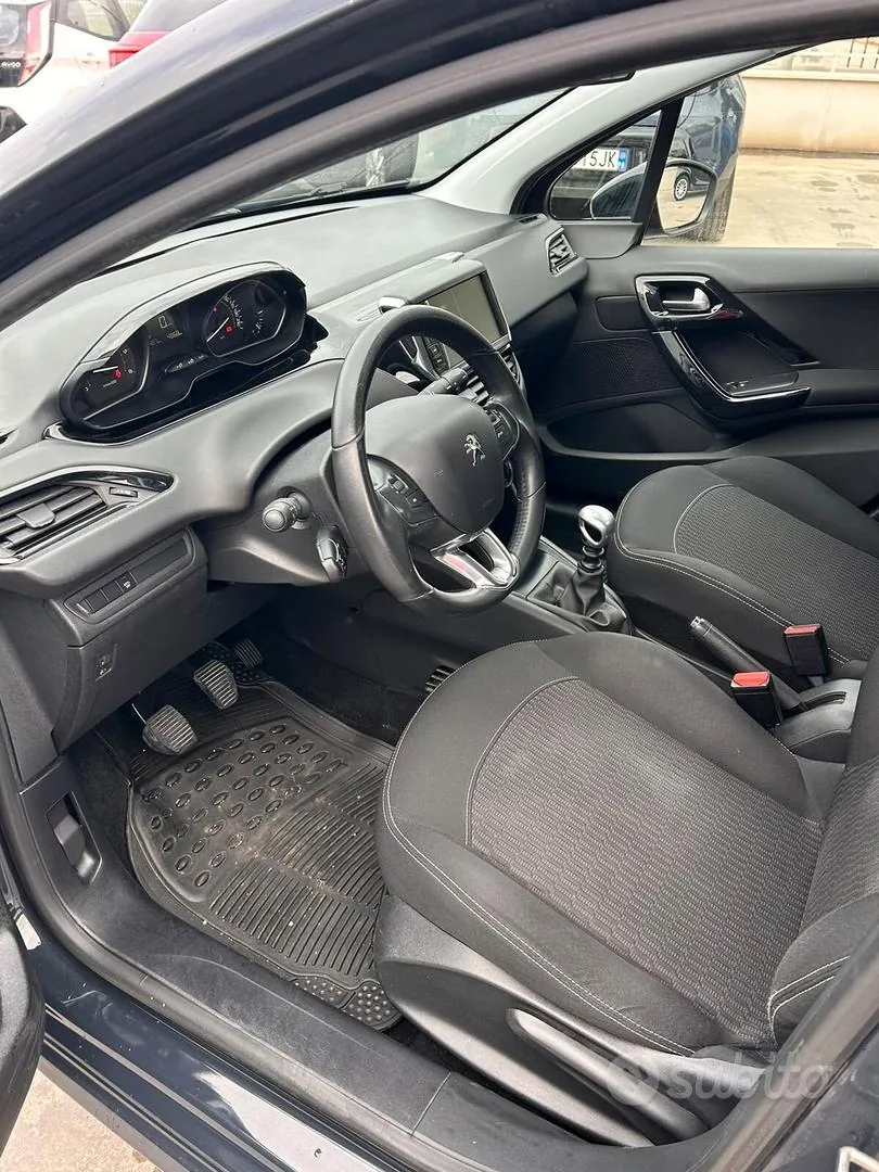 Peugeot 208 2019 photo 5