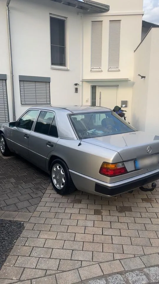 Mercedes-Benz W124