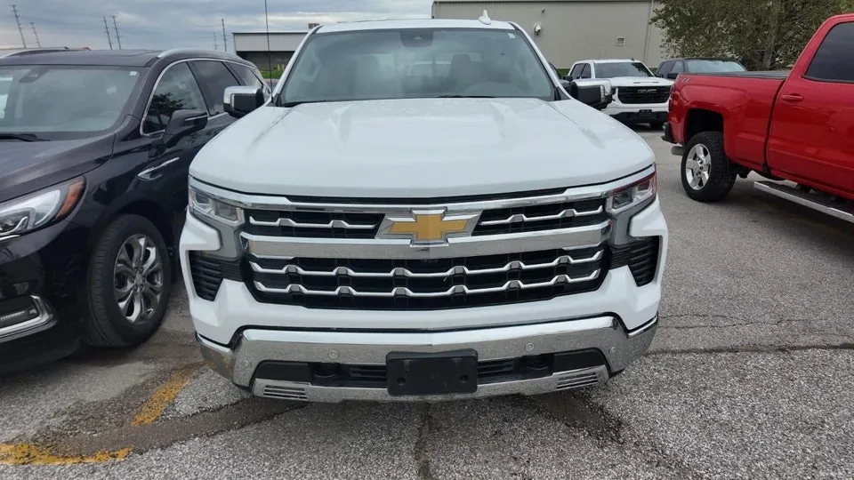 Chevrolet Silverado 1500 2025 photo 2