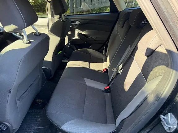 Ford Focus 2011 photo 2