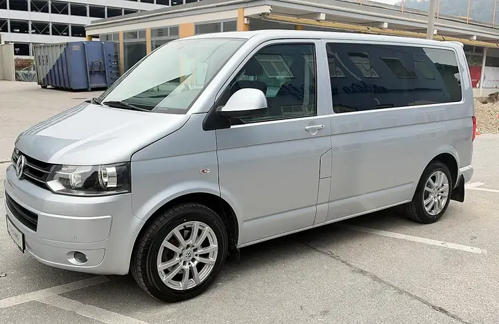 Volkswagen Multivan 2010 photo 2