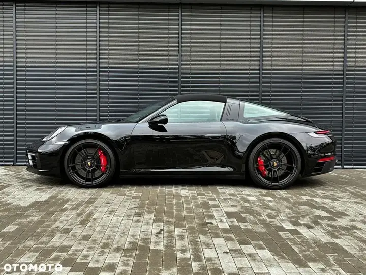 Porsche 911 2023 photo 2
