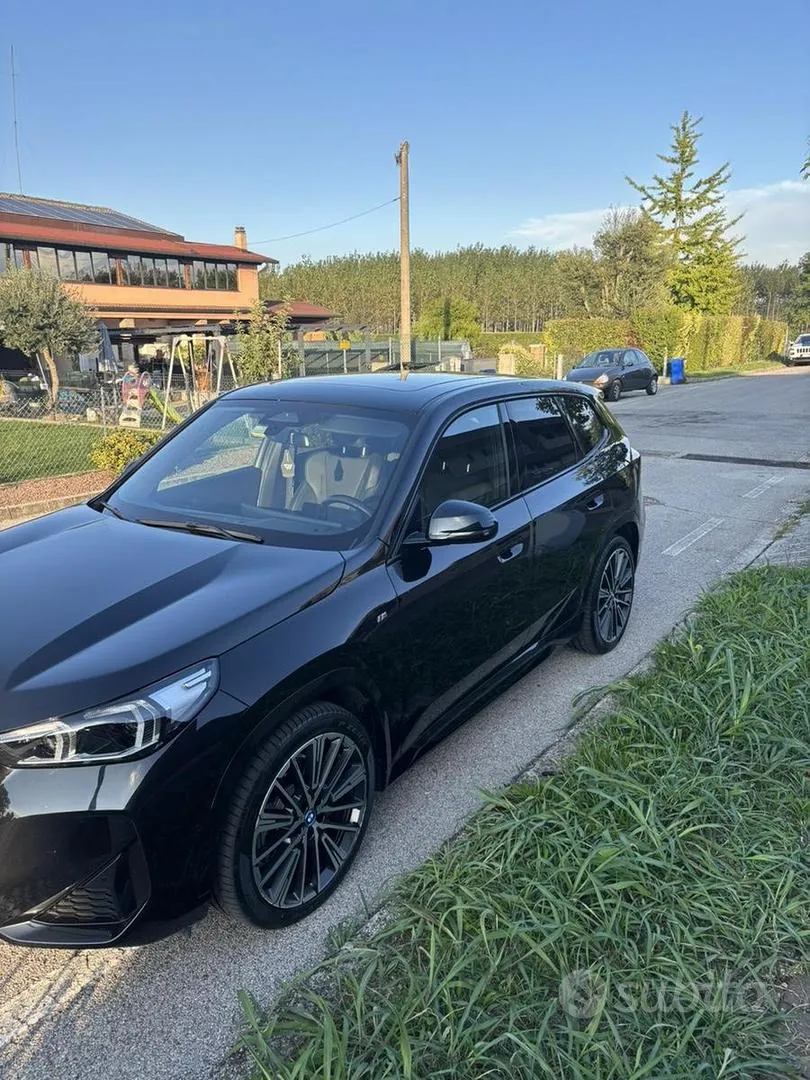 BMW Ix1 2023 photo 3