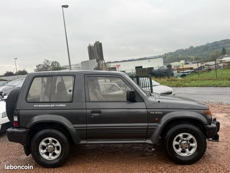 Mitsubishi Pajero 1994 photo 3