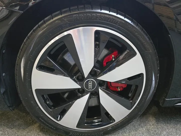 Audi A5 Avant 2025 photo 2