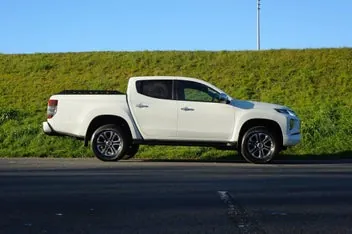 Mitsubishi Triton 2023 photo 3