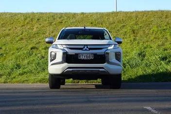 Mitsubishi Triton 2023 photo 4