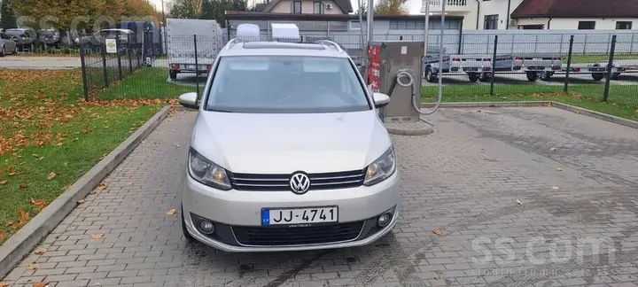 Volkswagen Touran 2011 photo 4