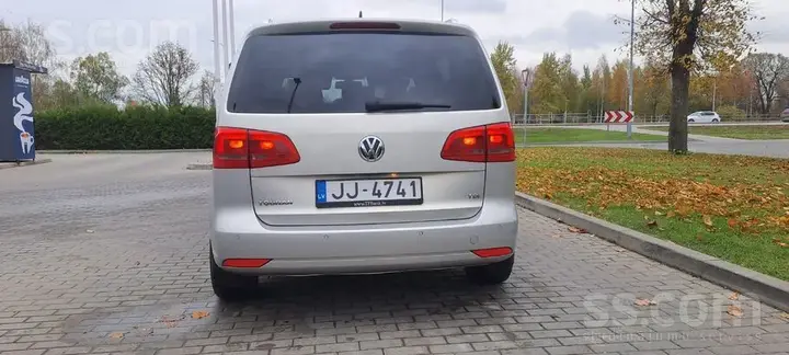 Volkswagen Touran 2011 photo 5