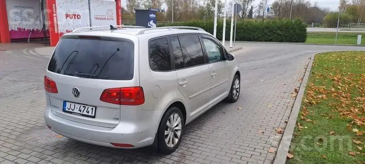 Volkswagen Touran 2011 photo 3