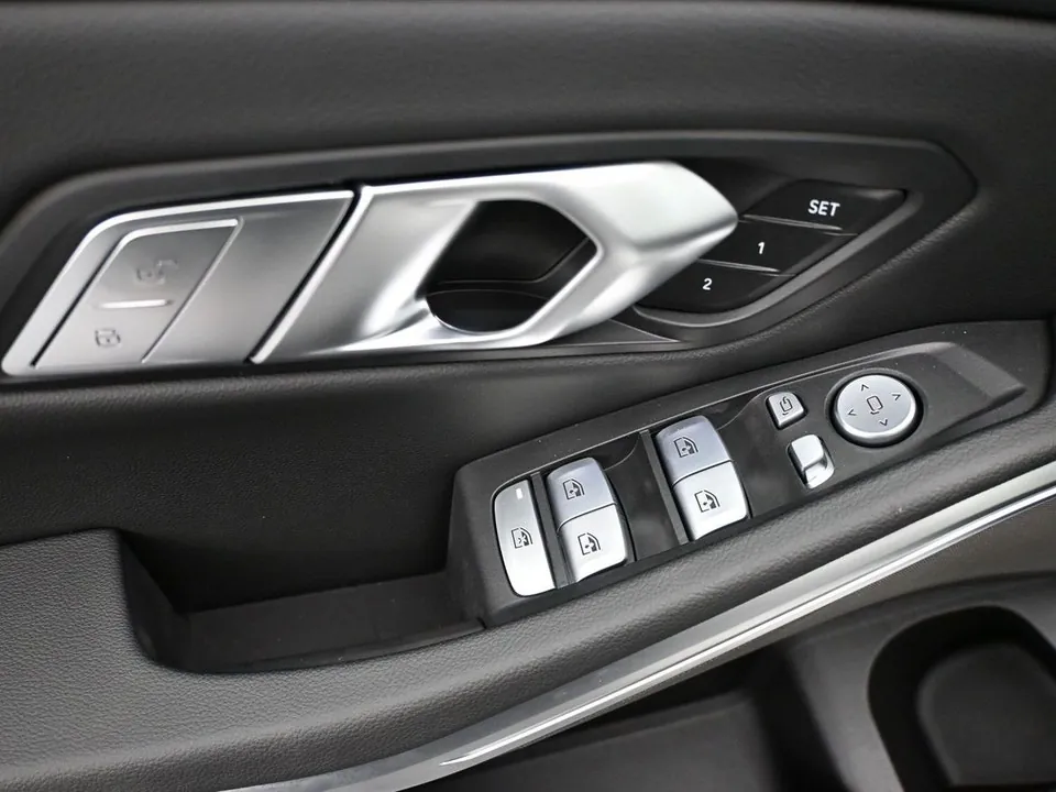 BMW 3 Series 2025 photo 5