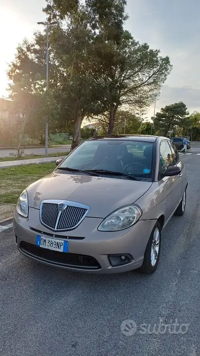 Lancia Ypsilon