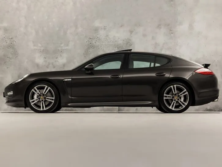 Porsche Panamera 2011 photo 2